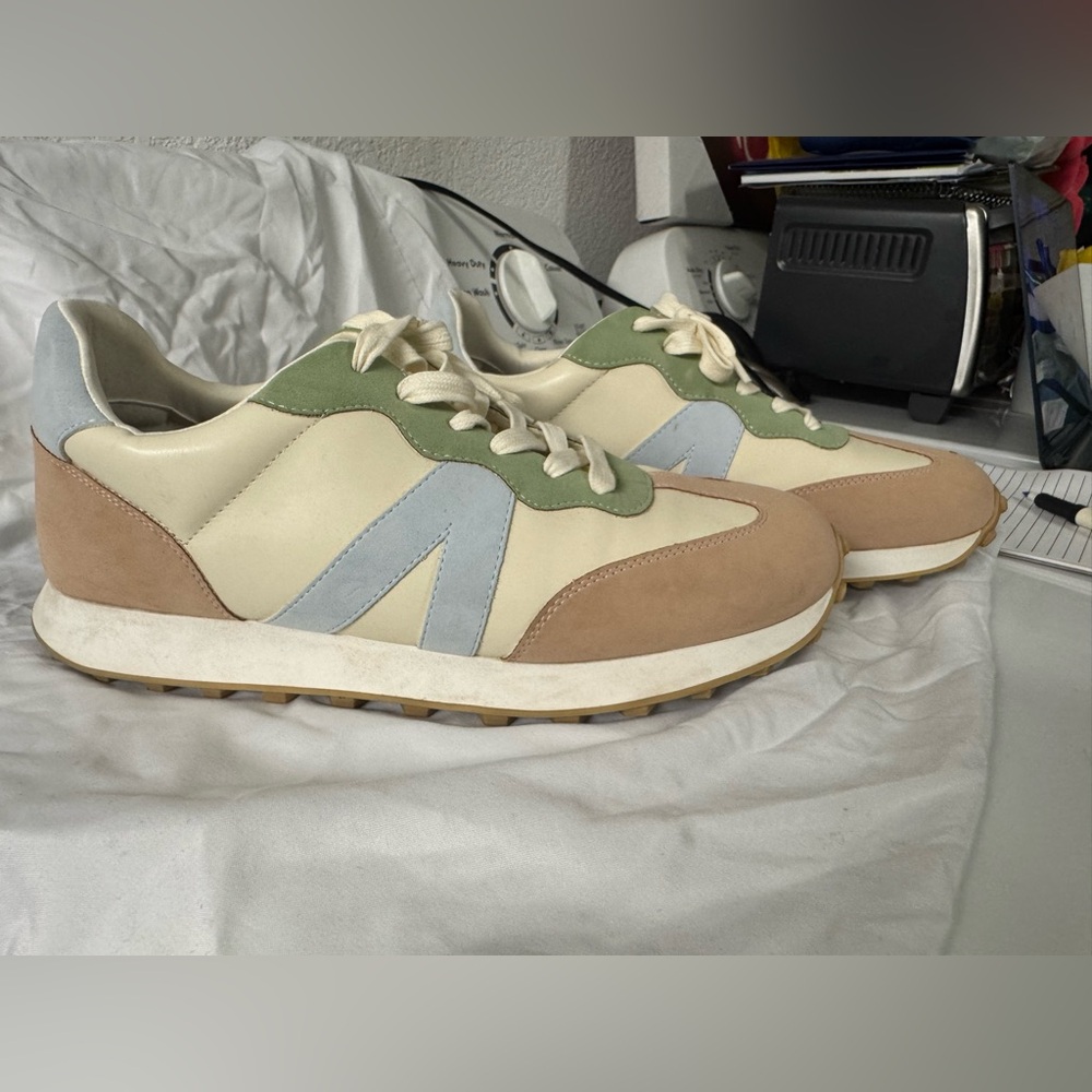 Stylish Cream and Tan Men's Sneakers